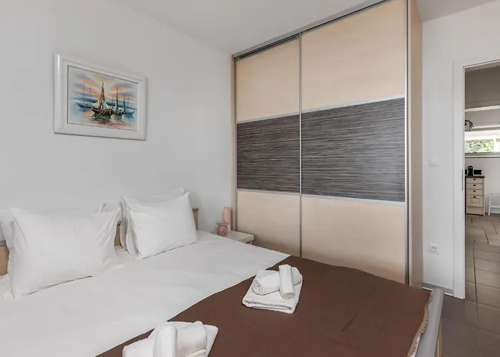 Apartment Stunning In Dramalj